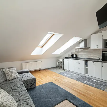 Old Town Happiness Apartment *