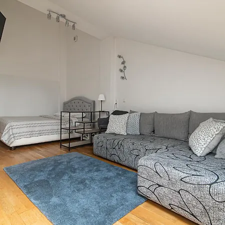 Old Town Happiness Apartment *