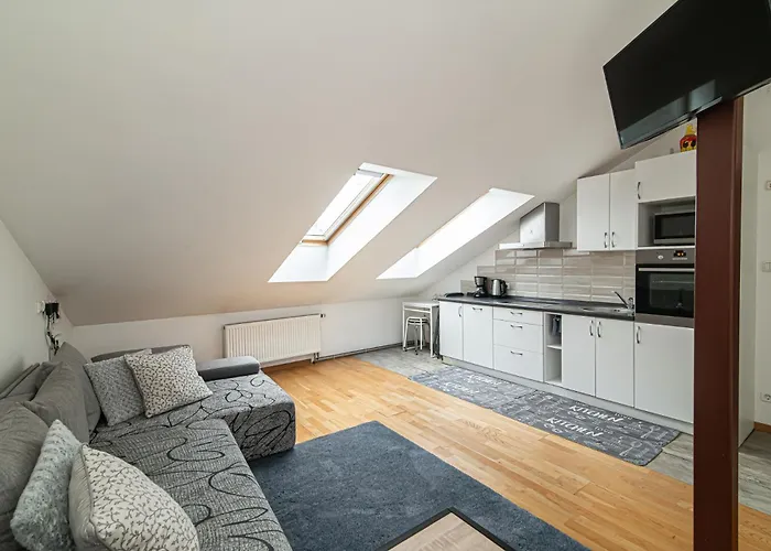 Old Town Happiness Apartment *